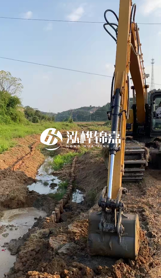 青島河道清淤專(zhuān)業(yè)施工-水挖機(jī)清淤適合哪些河道狀況？