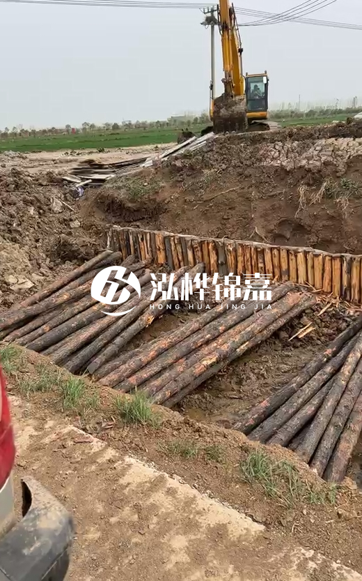 5米大頭16松木樁多少錢一根？按小頭報(bào)價(jià)貴還是大頭報(bào)價(jià)貴？