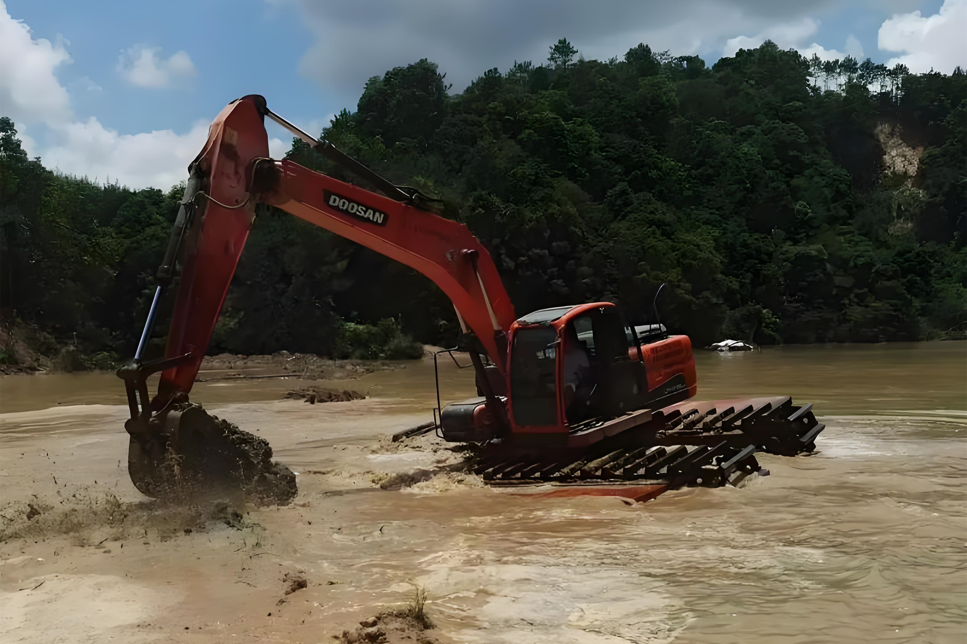 浙江杭州挖機(jī)清淤施工隊(duì)-沼澤地清淤需要先排水嗎？